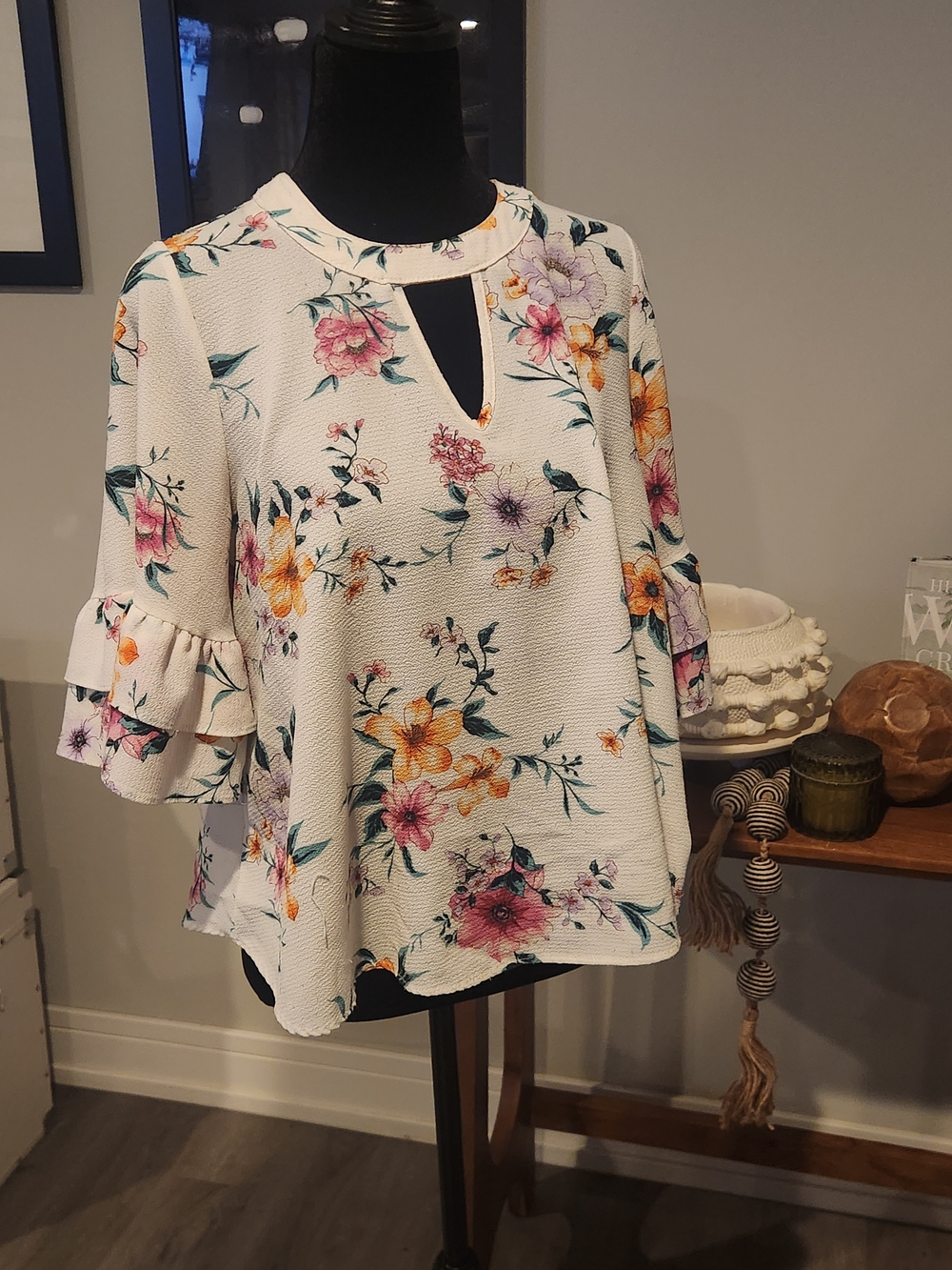 URBAN Romantics White Floral Keyhole Ruffle-Sleeve Blouse
